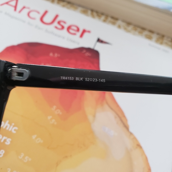 True Religion black sunglasses no soft/hard case - Picture 6 of 7